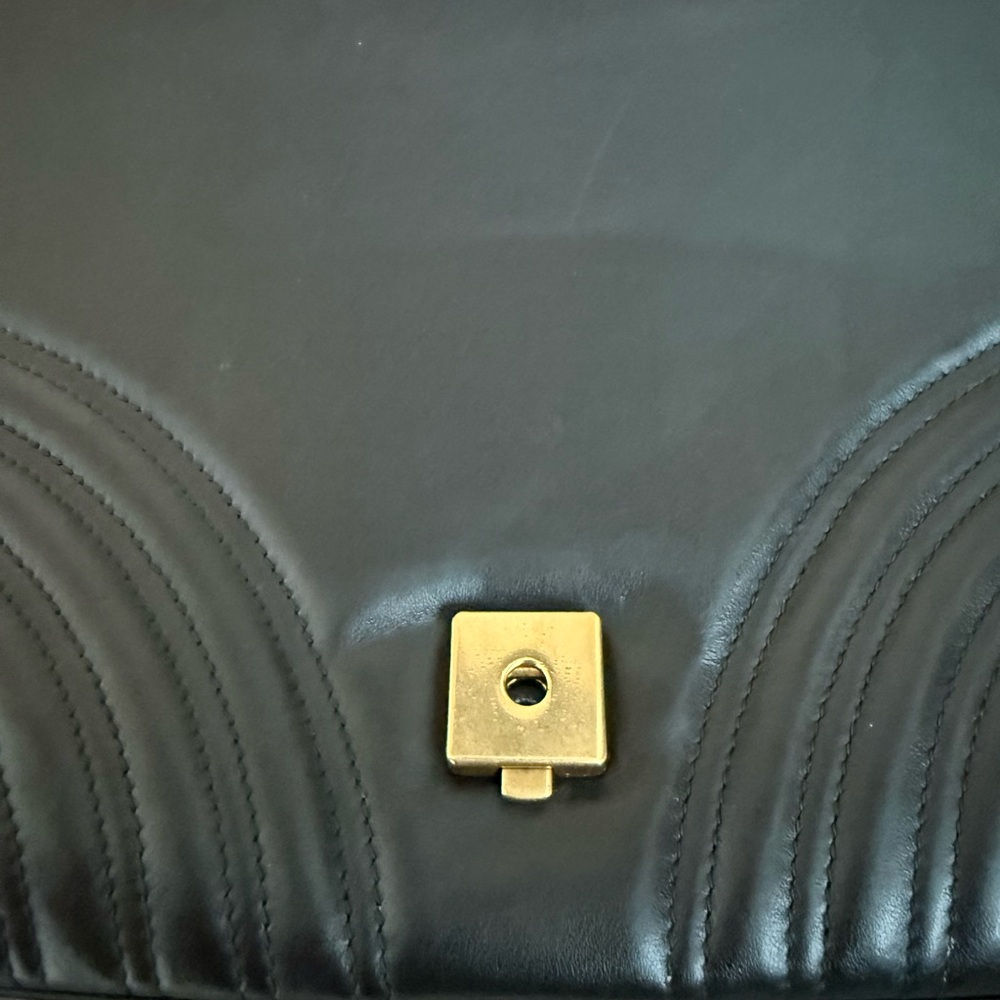 Gucci Marmont GG Large Black Quilted Shoulder Bag with Gold Accents - Picture 5 of 15